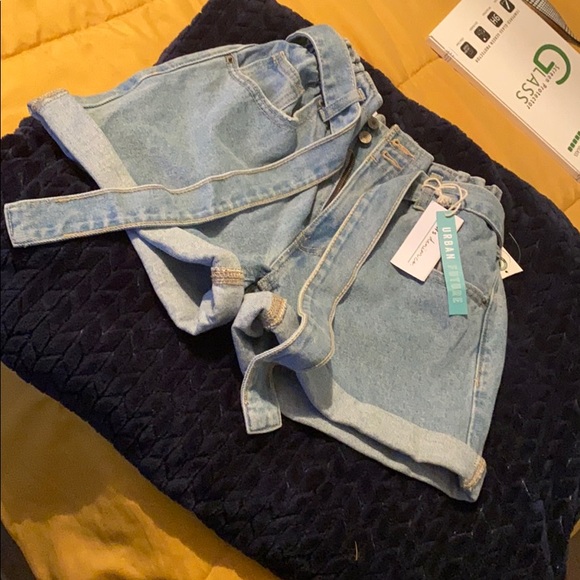 Denim Paperbag shorts - Picture 2 of 3